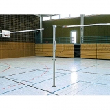 Volleyball posts with spindle tensioning device, central uprights for multiple courts - acc. to EN 1271