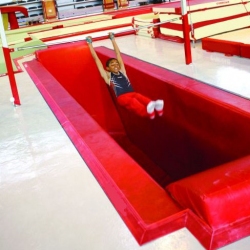 Giant swing landing pit AVGY1188
