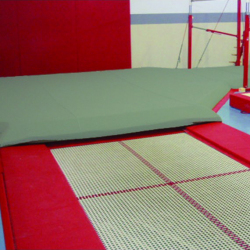 Small built-in trampoline AVGY1206